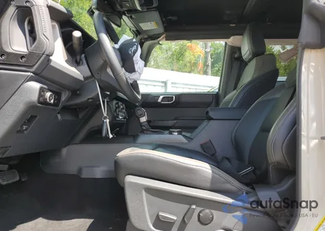 2025 Ford Bronco Outer Banks z USA, uszkodzony, nr VIN 1FMEE8BPXSLA68142